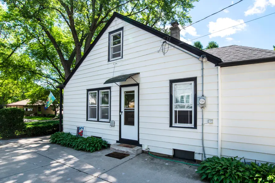1817 N 118th St, Wauwatosa, WI 53226 - #2