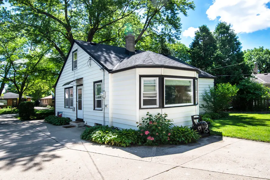 1817 N 118th St, Wauwatosa, WI 53226 - #3