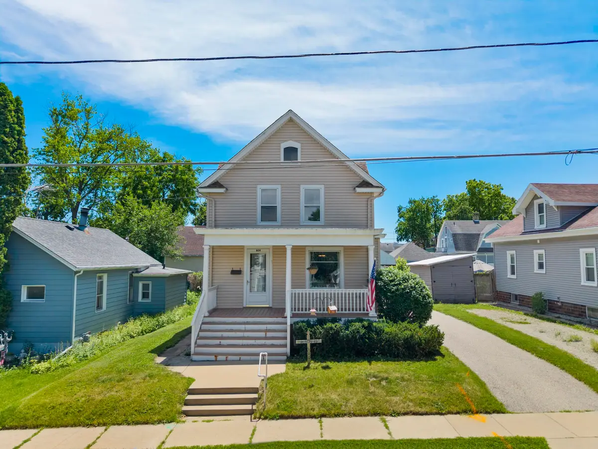 809 E Cady St, Watertown, WI 53094 - #1