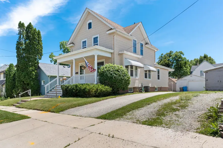 809 E Cady St, Watertown, WI 53094 - #2