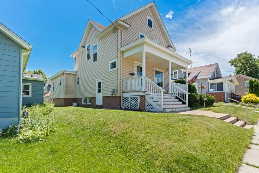 809 E Cady St, Watertown, WI 53094 - #3