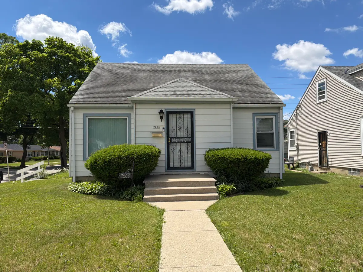 7203 W Hampton Ave, Milwaukee, WI 53218 - #1