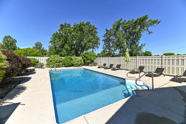 6652 Big Bend Rd, Waterford, WI 53185
