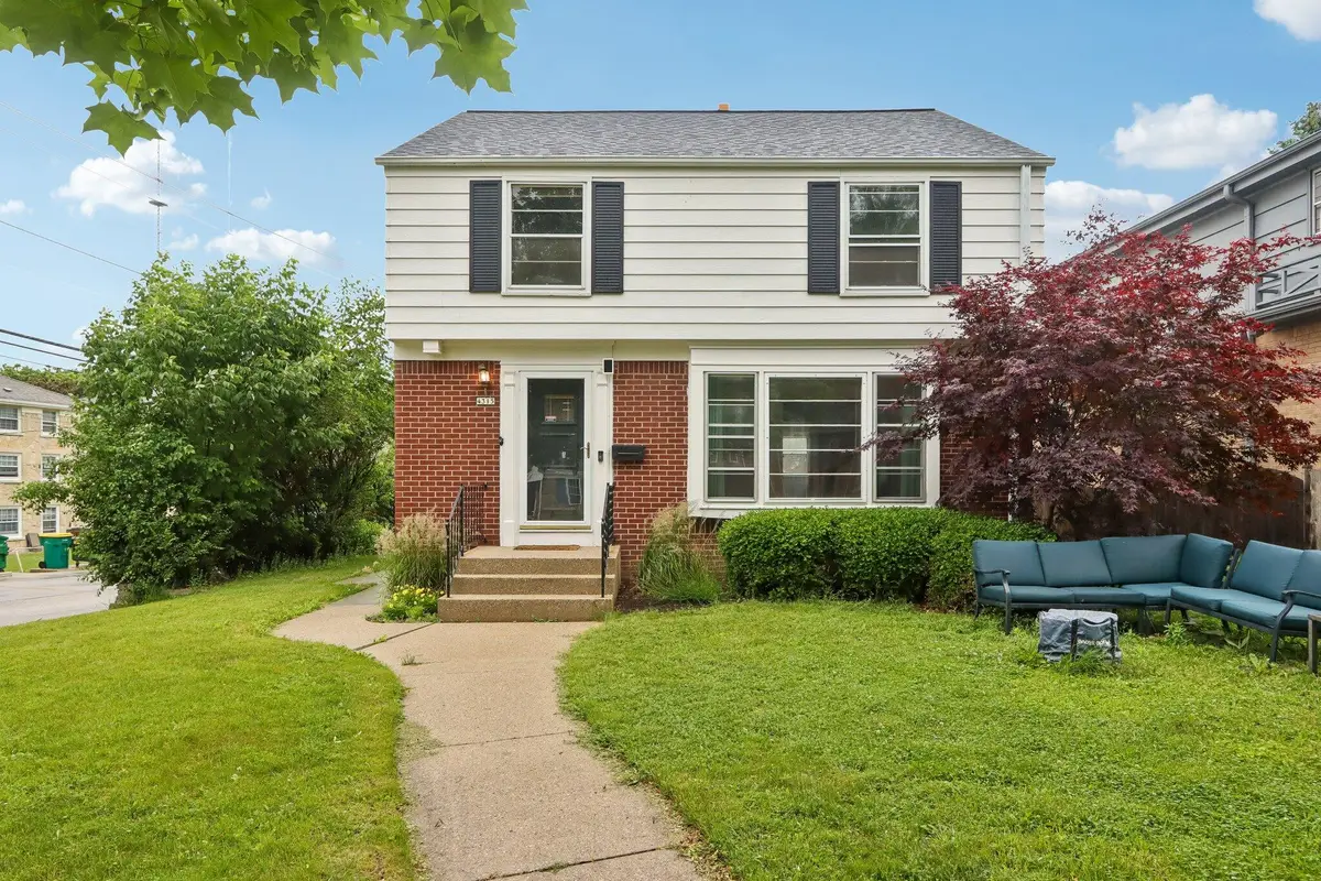 4315 N Wildwood Ave, Shorewood, WI 53211 - #1