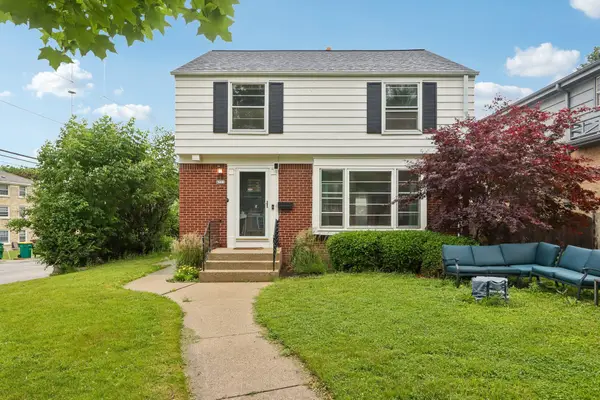 4315 N Wildwood Ave, Shorewood, WI 53211