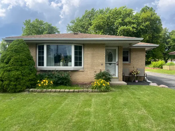 5324 W Allerton Ave, Greenfield, WI 53220