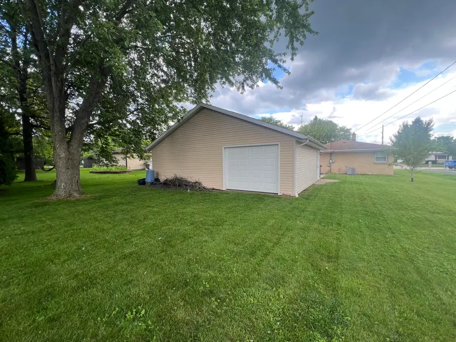 5324 W Allerton Ave, Greenfield, WI 53220 - #3