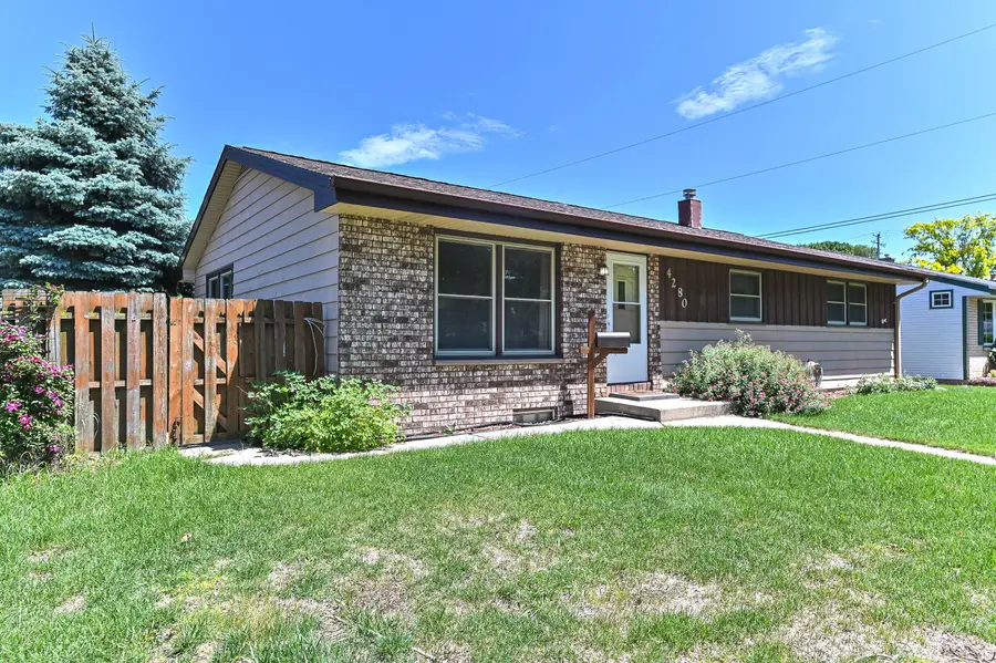 4280 S Pennsylvania Ave, Saint Francis, WI 53235 - #2