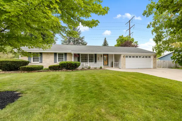 8049 N Edge O Woods Dr, Brown Deer, WI 53223