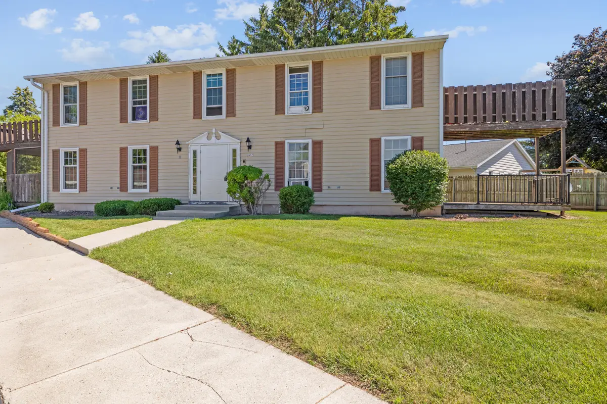 3917 Country Pl, Sheboygan, WI 53081 - #1