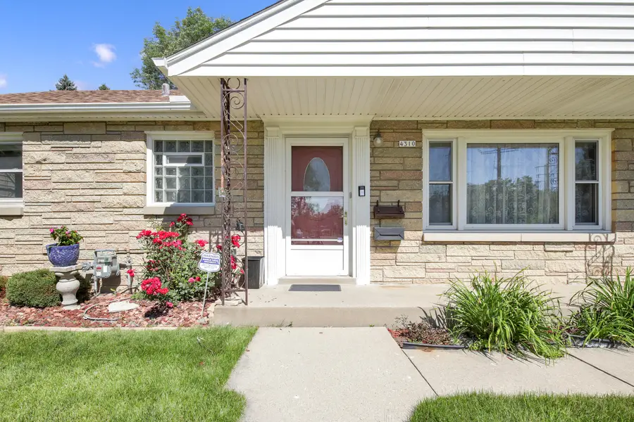 4310 W Anthony Dr, Greenfield, WI 53219 - #2