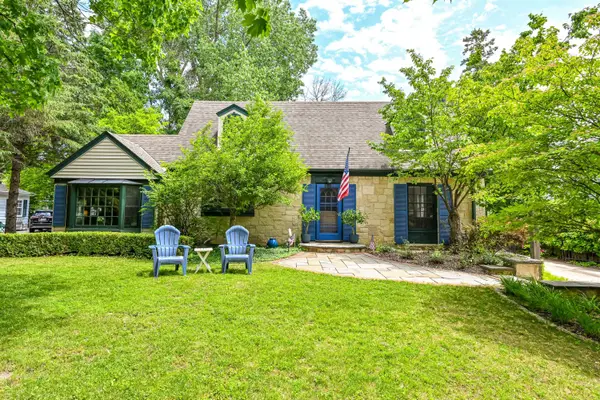 8332 N Greenvale Rd, Fox Point, WI 53217
