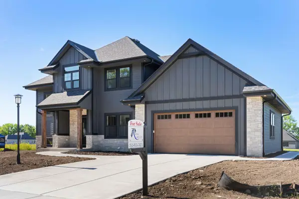 N66W21075 Sweet Clover Dr, Menomonee Falls, WI 53051