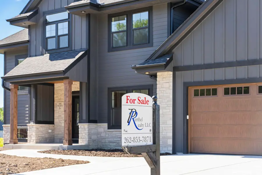 N66W21075 Sweet Clover Dr, Menomonee Falls, WI 53051 - #3