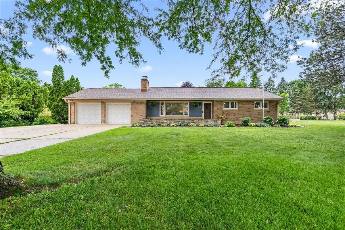 4505 N 133rd St, Brookfield, WI 53005 - #1
