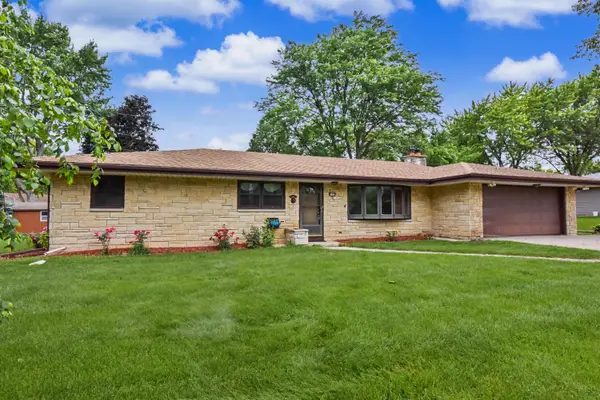 S68W13026 Bristlecone Ln, Muskego, WI 53150