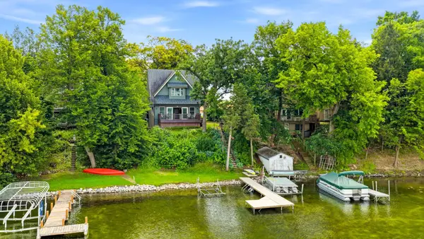 2125 N Peninsula Rd, Summit, WI 53066