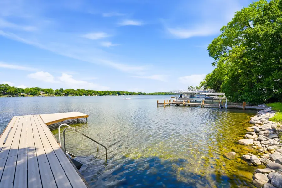 2125 N Peninsula Rd, Summit, WI 53066 - #2
