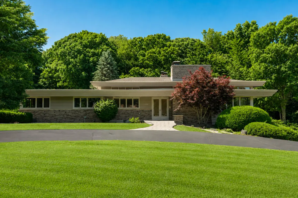 6725 Brook Rd, Caledonia, WI 53126 - #1