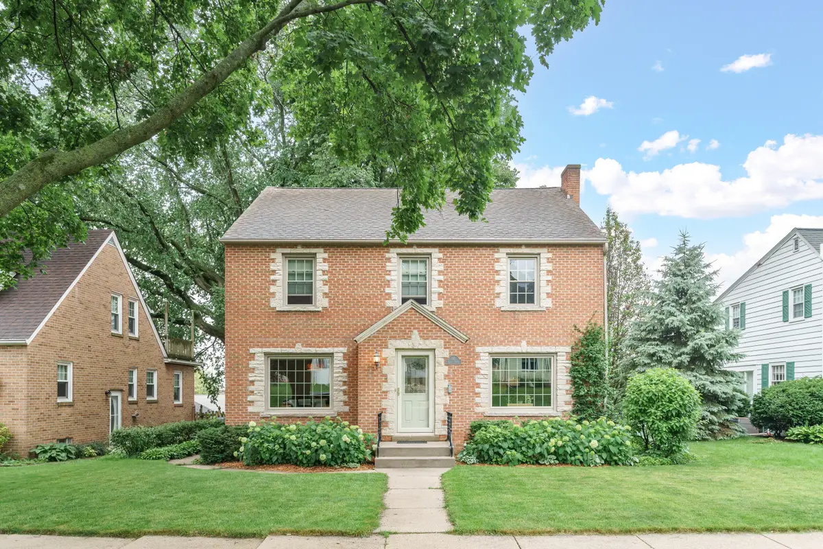 910 Harvey Ave, Watertown, WI 53094 - #1