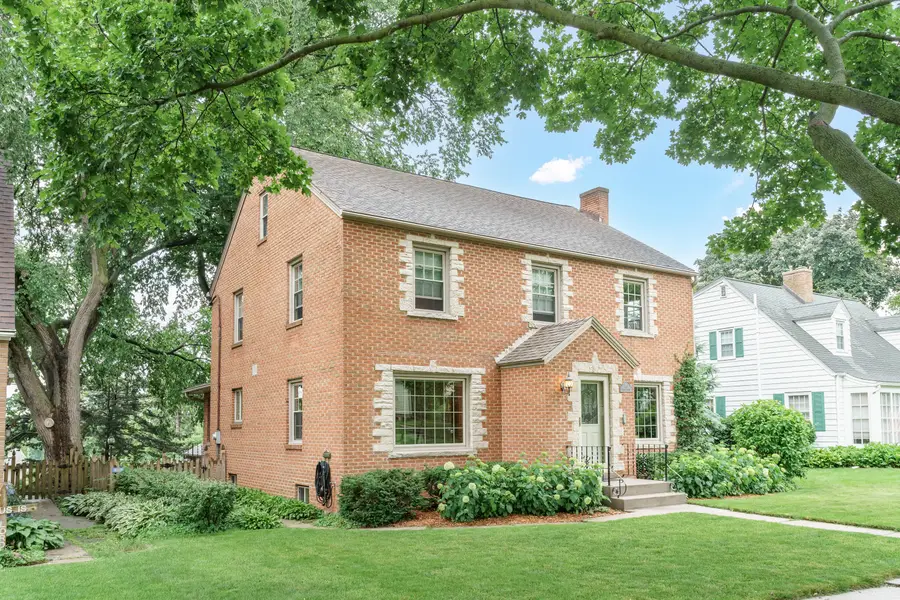 910 Harvey Ave, Watertown, WI 53094 - #3