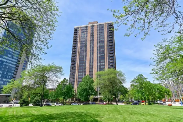 929 N Astor St, Milwaukee, WI 53202