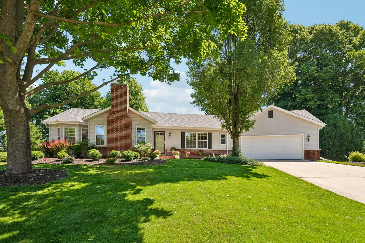 W72N540 Cider Mill Ct, Cedarburg, WI 53012 - #1