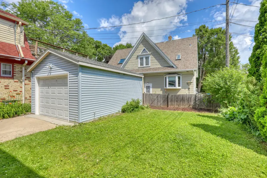 1406 E Kensington Blvd, Shorewood, WI 53211 - #3