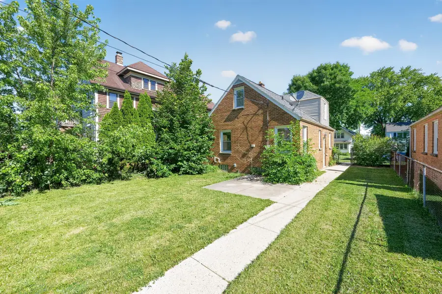 6431 W Girard Ave, Milwaukee, WI 53210 - #3