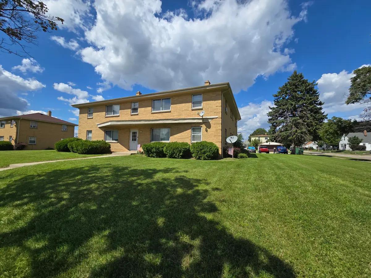 2410 W Howard Ave, Milwaukee, WI 53221 - #1