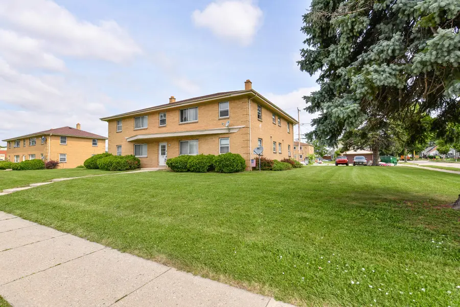 2410 W Howard Ave, Milwaukee, WI 53221 - #2