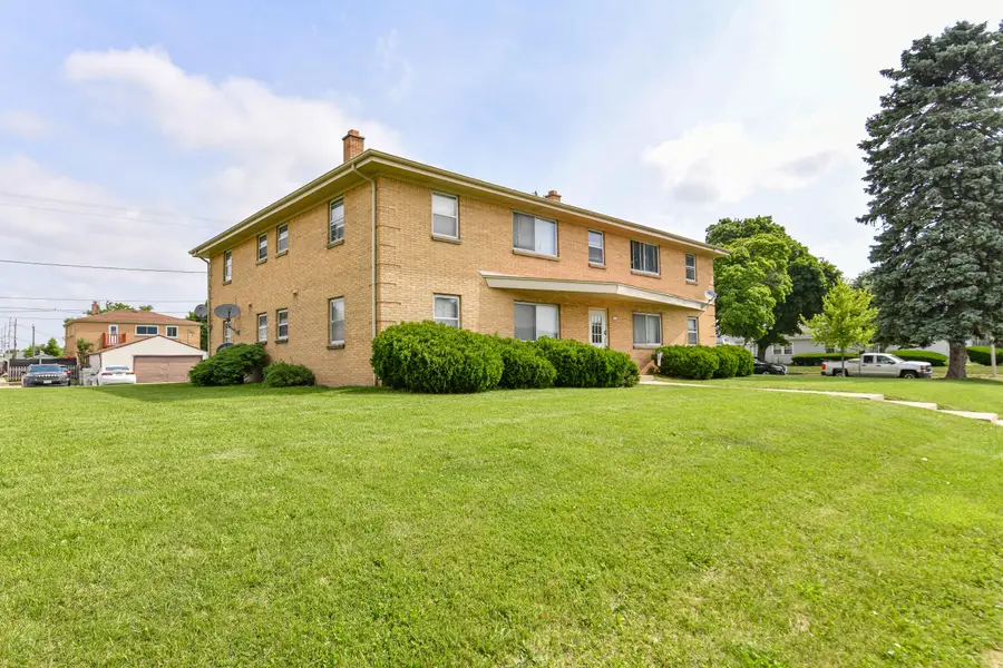 2410 W Howard Ave, Milwaukee, WI 53221 - #3