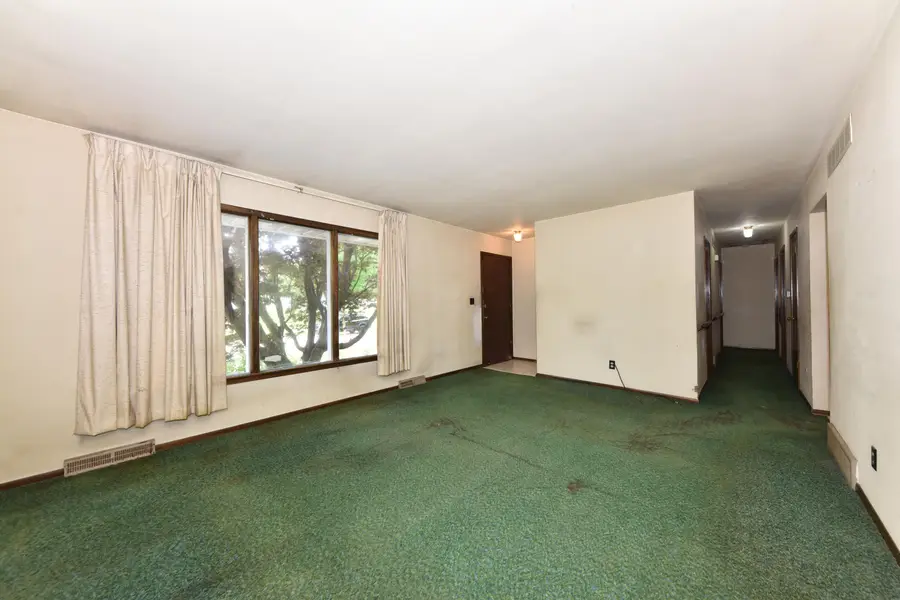 8615 W Petersik St, Milwaukee, WI 53224 - #2