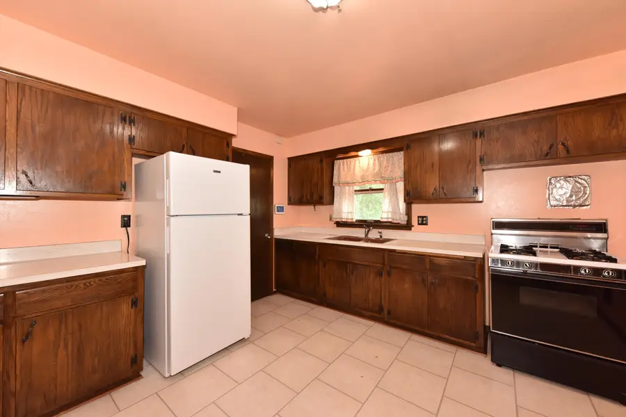 8615 W Petersik St, Milwaukee, WI 53224 - #3