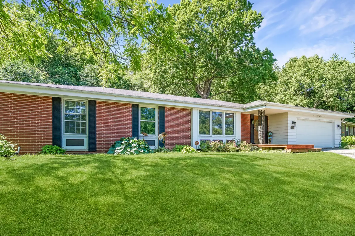 N105W21215 Oak Ln, Germantown, WI 53022 - #1