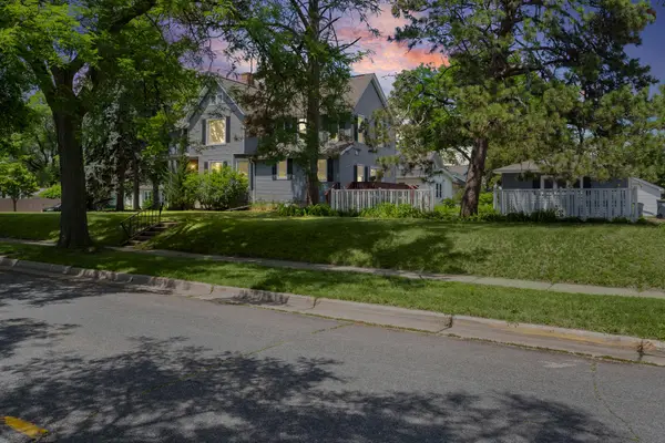 2005 State St, La Crosse, WI 54601