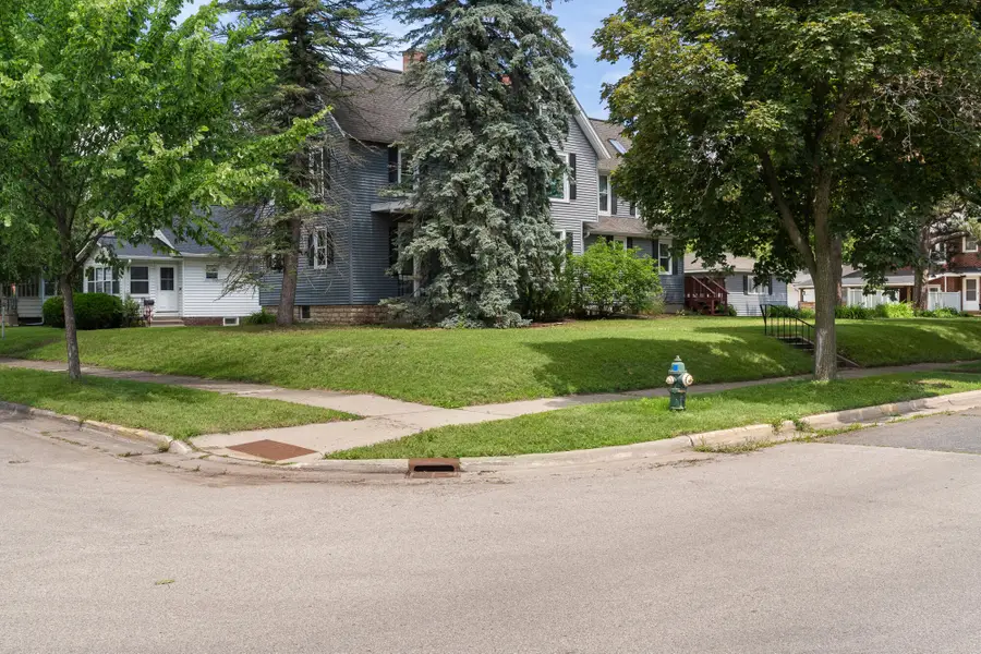 2005 State St, La Crosse, WI 54601 - #2