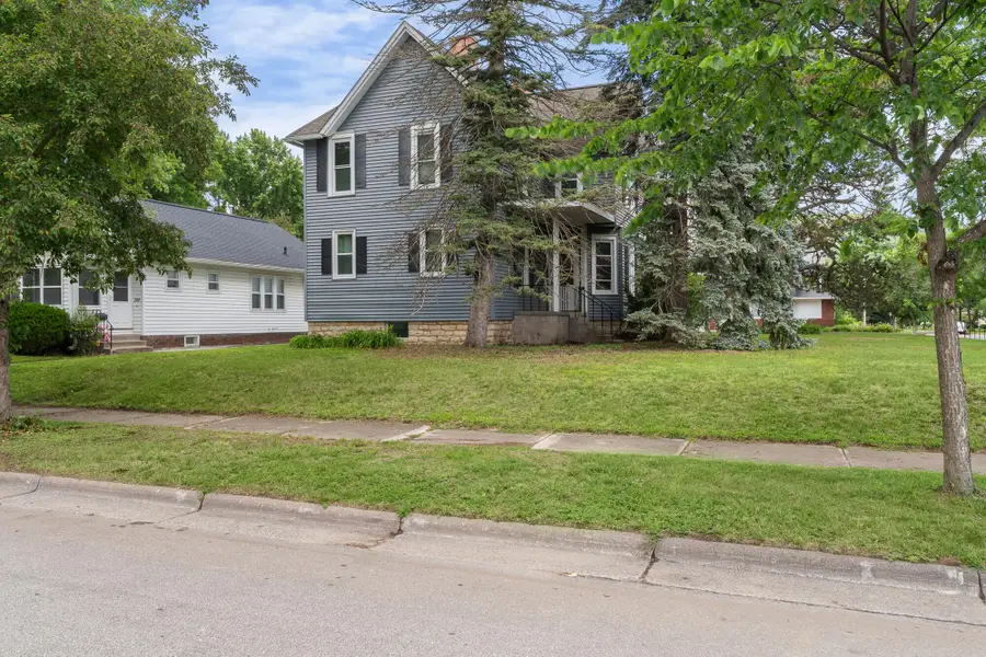 2005 State St, La Crosse, WI 54601 - #3