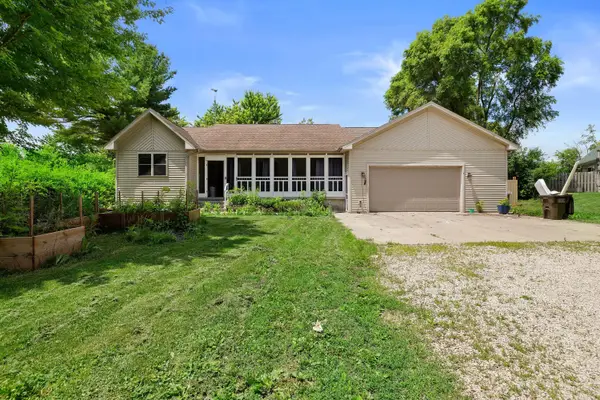 N6515 Aspen Rd, Sugar Creek, WI 53121