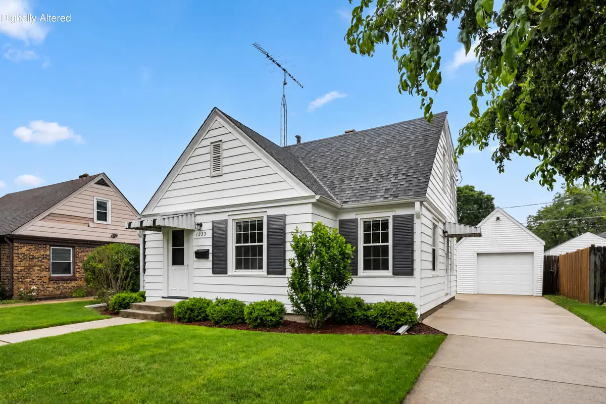 1233 Kingston Ave, Racine, WI 53402 - #1