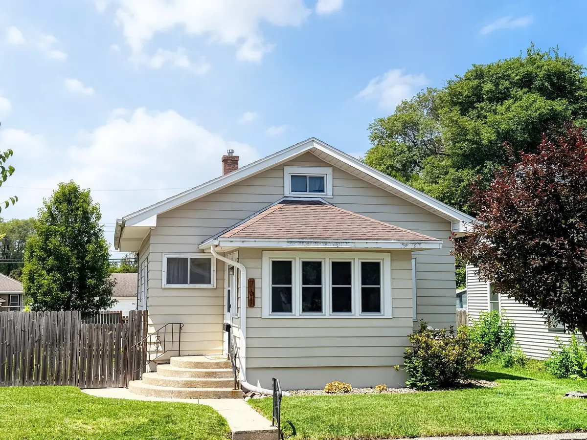 761 24th St N, La Crosse, WI 54601 - #1