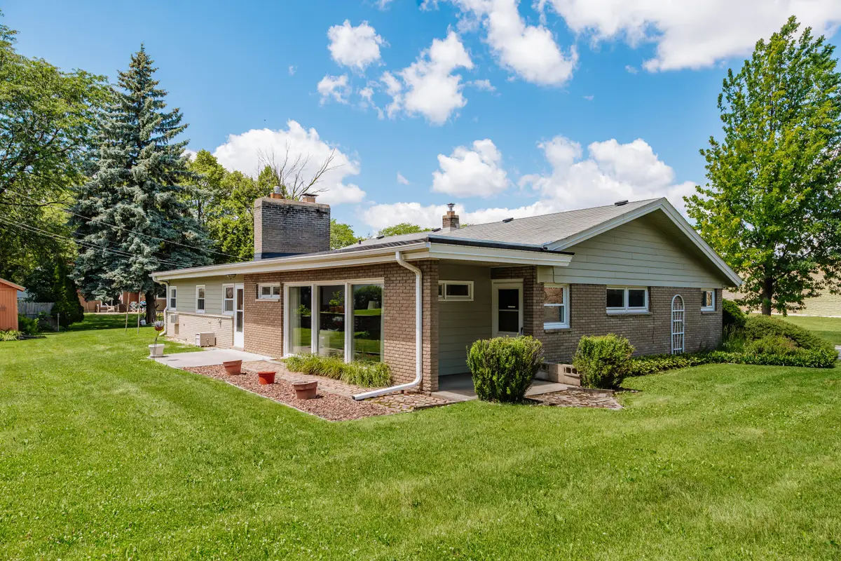 11307 W Garfield Ave, Wauwatosa, WI 53226 - #1
