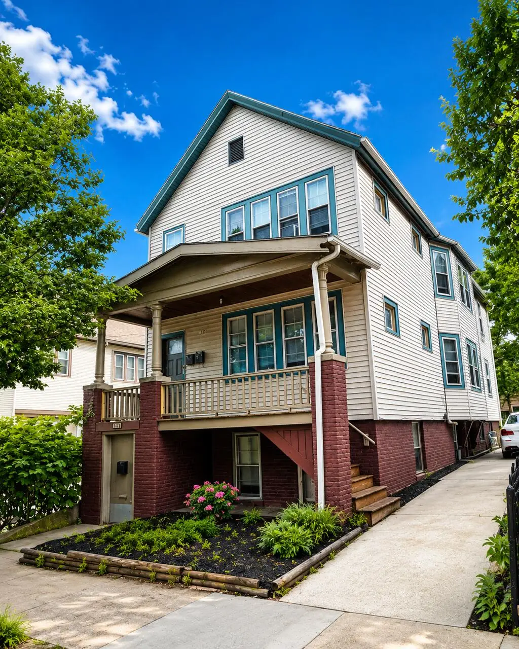 1650 N Arlington Pl, Milwaukee, WI 53202 - #1