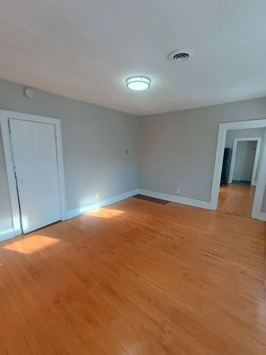 1650 N Arlington Pl, Milwaukee, WI 53202 - #3