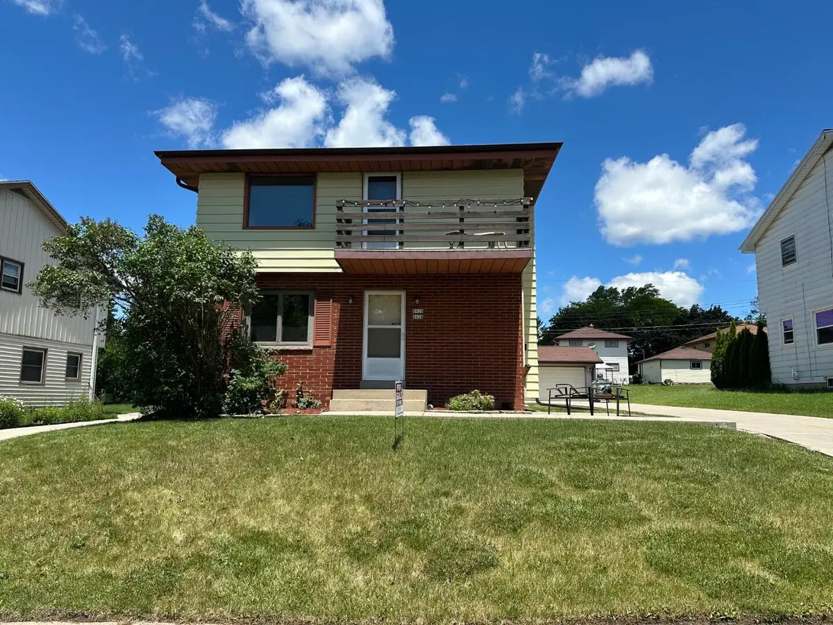 8926 W Tripoli Ave, Milwaukee, WI 53228 - #1