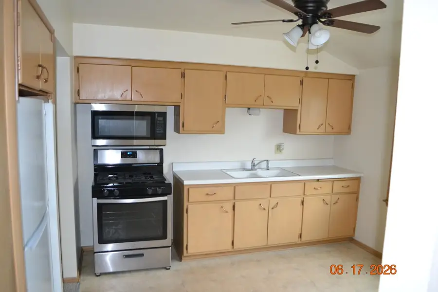 8926 W Tripoli Ave, Milwaukee, WI 53228 - #3