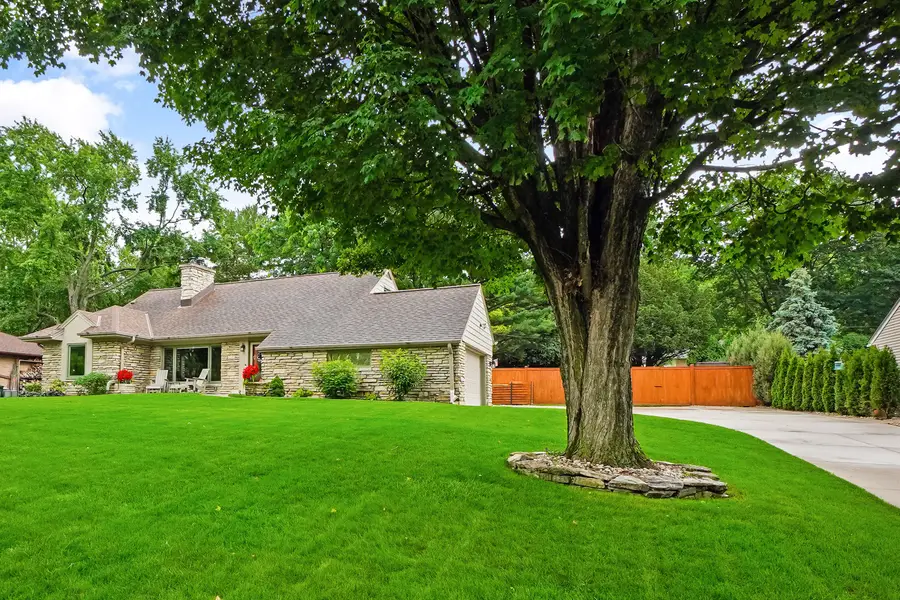 12001 W Underwood Pkwy, Wauwatosa, WI 53226 - #2