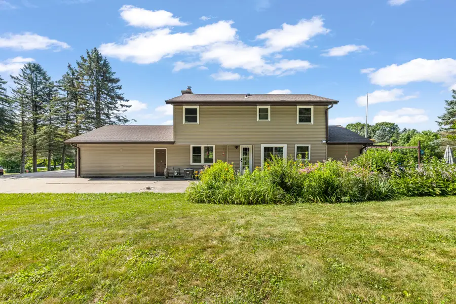 W250S4461 Center Rd, Waukesha, WI 53189 - #2