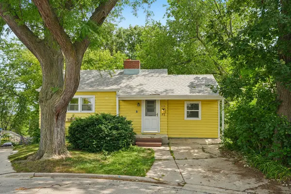 838 N 54th St, Milwaukee, WI 53208