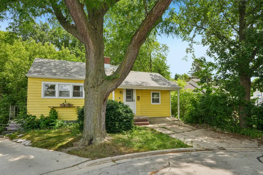 838 N 54th St, Milwaukee, WI 53208 - #3